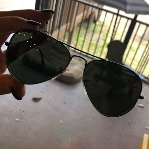 All Black Aviator Ray-bans!